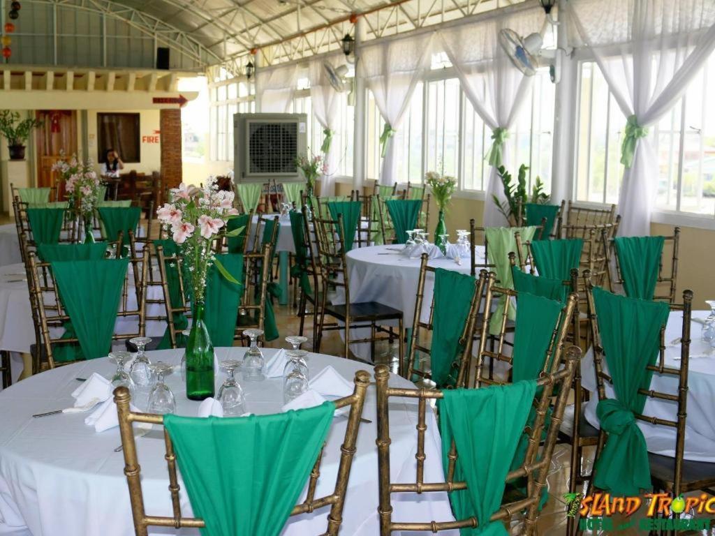 אלמינוס Island Tropic Hotel And Restaurant מראה חיצוני תמונה