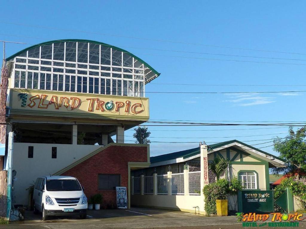 אלמינוס Island Tropic Hotel And Restaurant מראה חיצוני תמונה